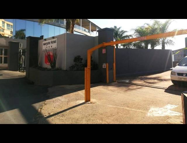 3 BEDROOM APARTMENT FOR SALE IN MARGATE BEACH